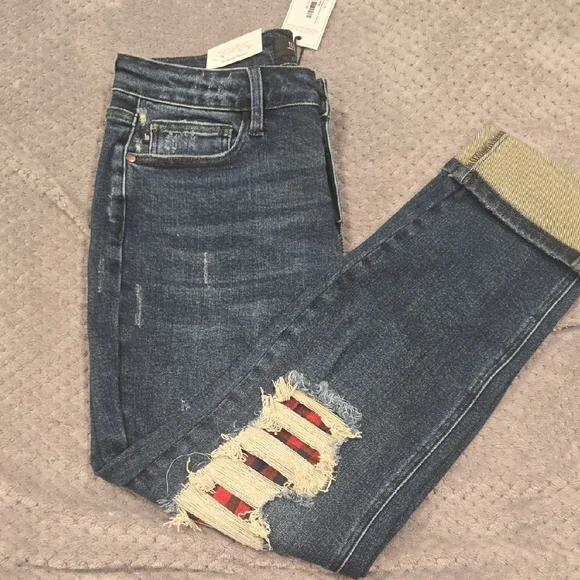 Judy Blue Buffalo Plaid Distressed Jeans - Picture 1 of 6